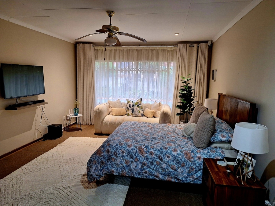 3 Bedroom Property for Sale in Kannoniers Park North West